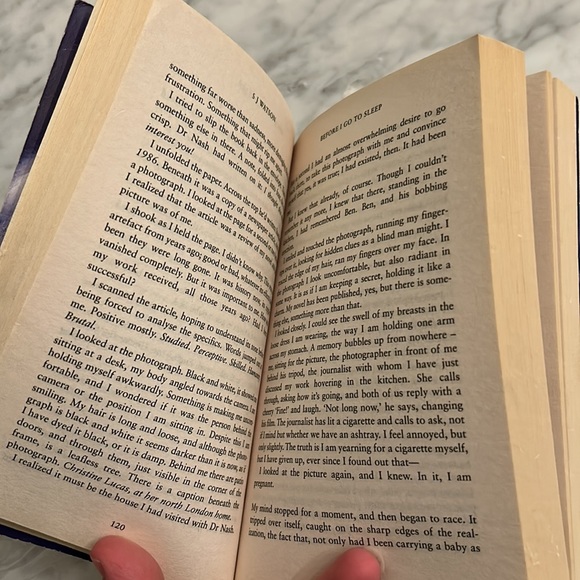 Before I Go To Sleep Paperback Book - Picture 3 of 3